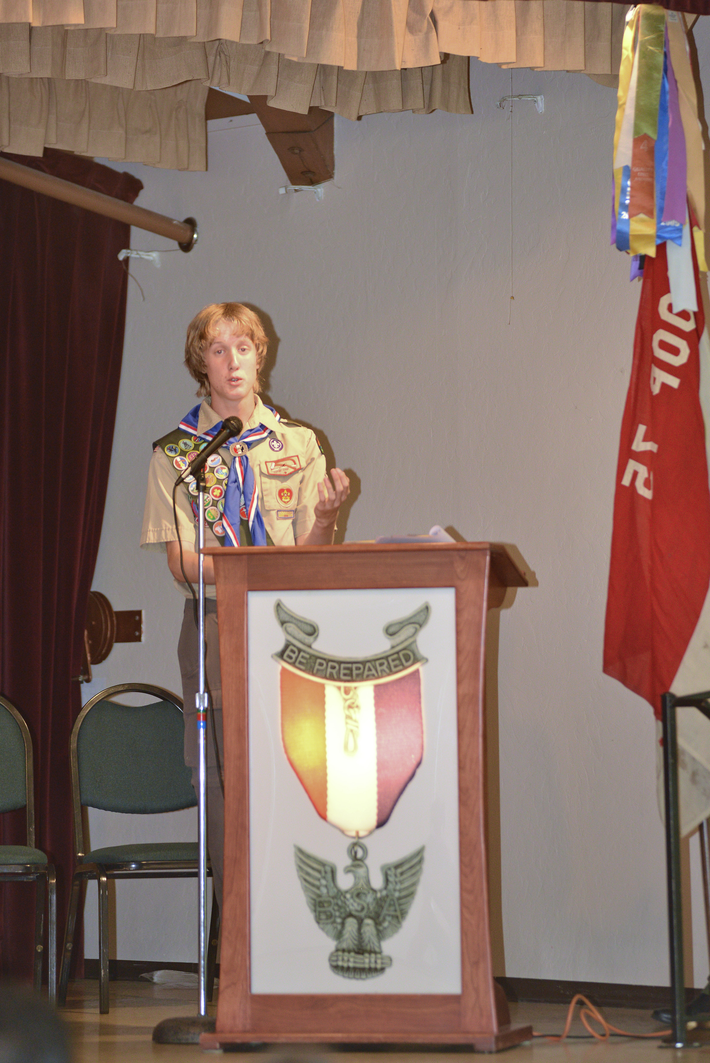 NIKON CORPORATION NIKON D600 70.0-200.0 mm f/2.8 165 mm 1/160 sec at f / 3.2 ISO 1600