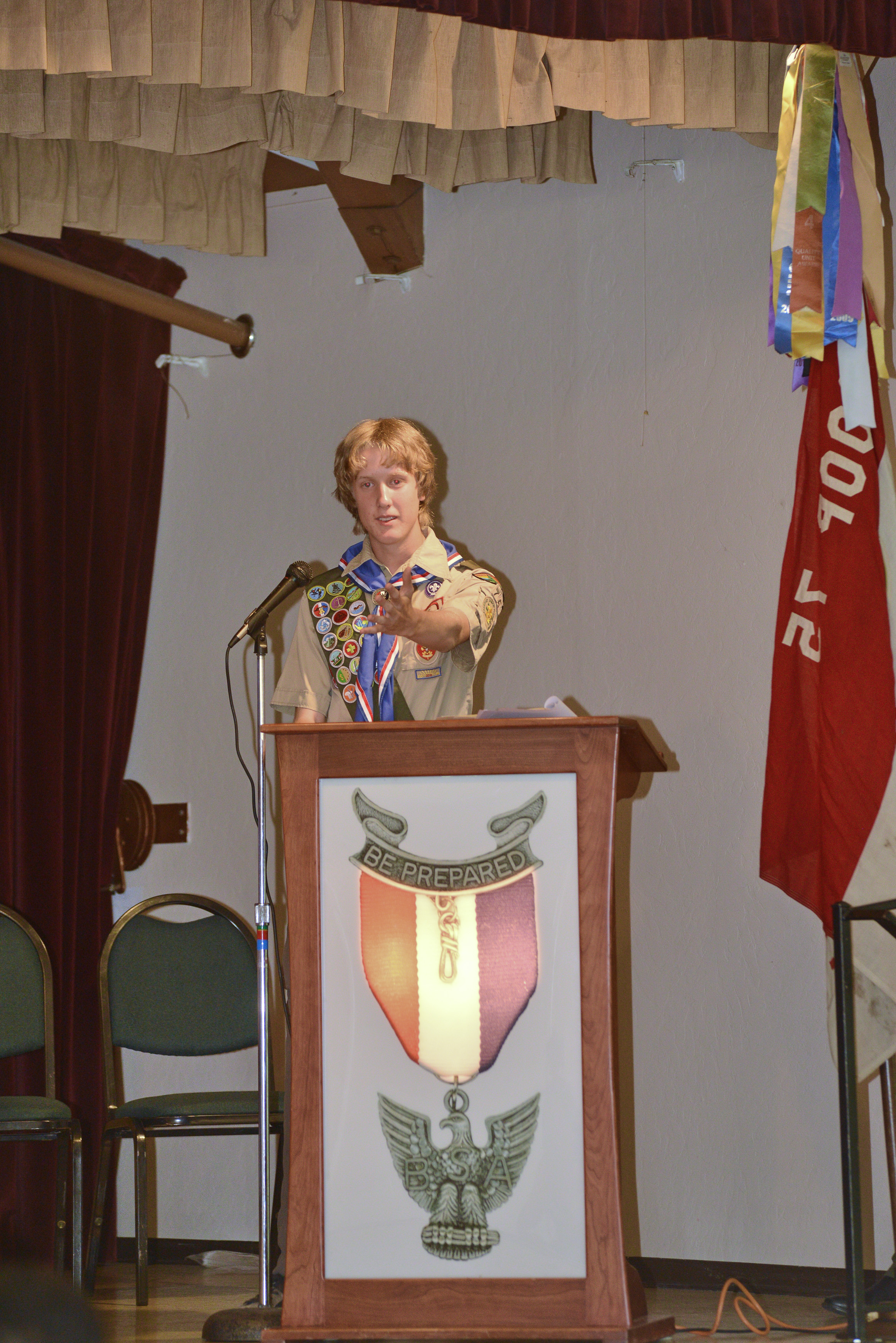 NIKON CORPORATION NIKON D600 70.0-200.0 mm f/2.8 180 mm 1/160 sec at f / 4.0 ISO 1600