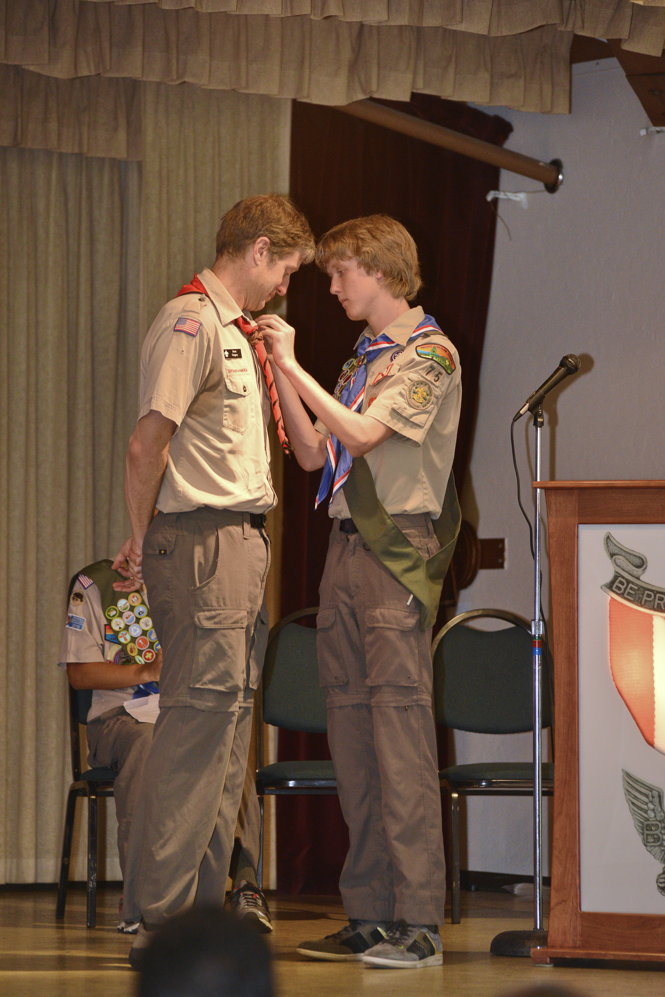 NIKON CORPORATION NIKON D600 70.0-200.0 mm f/2.8 180 mm 1/160 sec at f / 4.0 ISO 1600