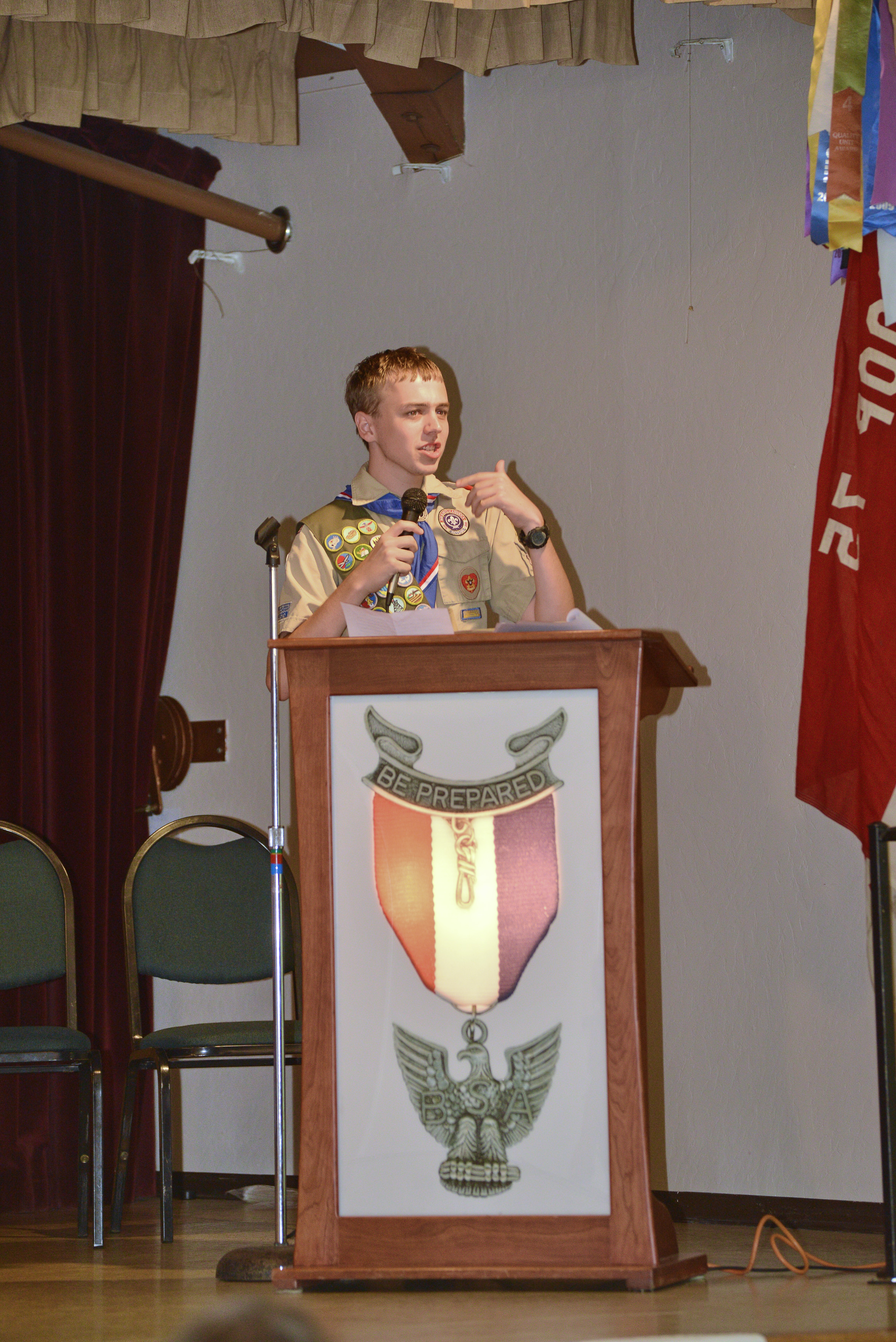 NIKON CORPORATION NIKON D600 70.0-200.0 mm f/2.8 180 mm 1/160 sec at f / 4.0 ISO 1600