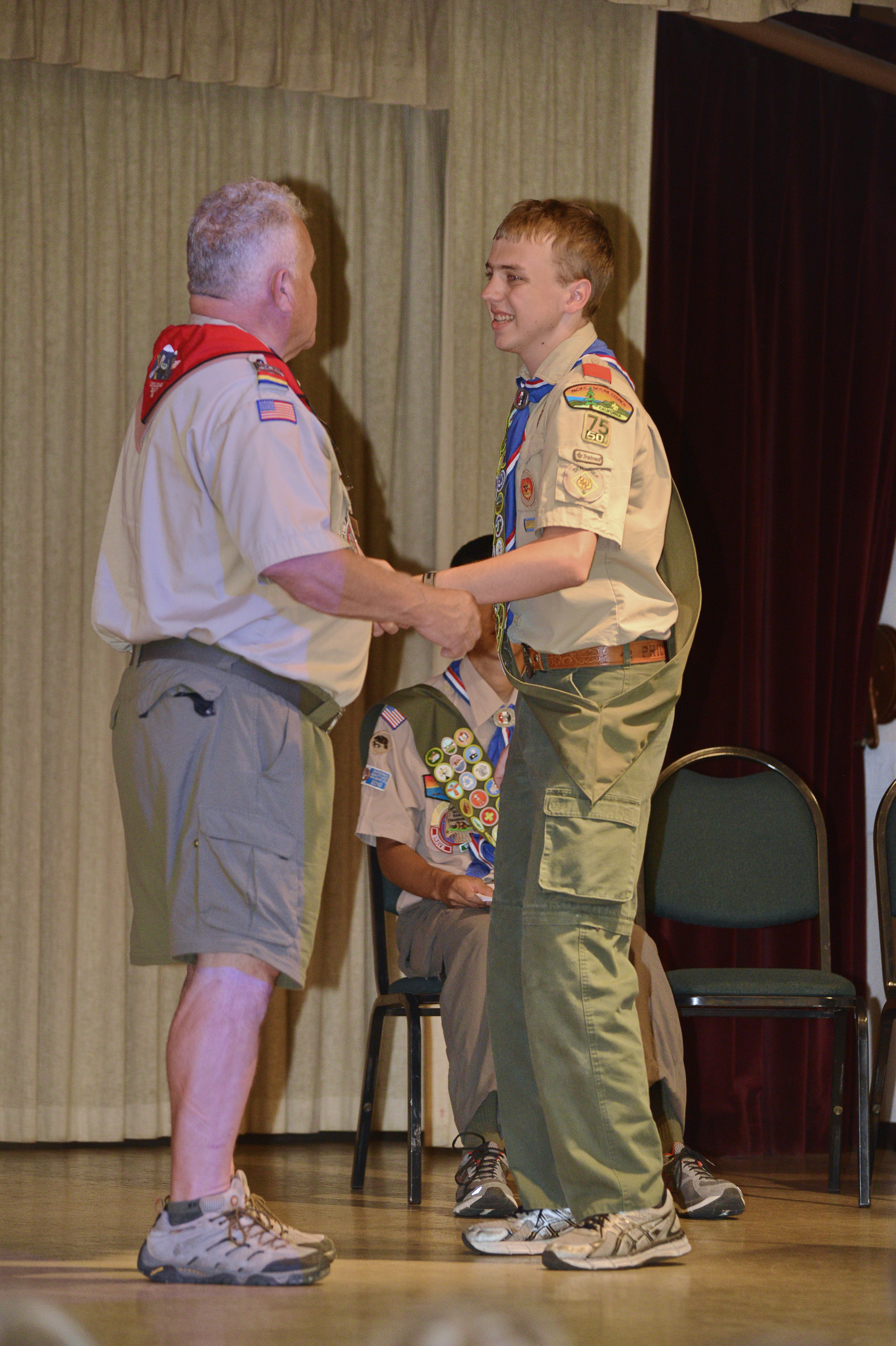 NIKON CORPORATION NIKON D600 70.0-200.0 mm f/2.8 165 mm 1/160 sec at f / 4.0 ISO 1600