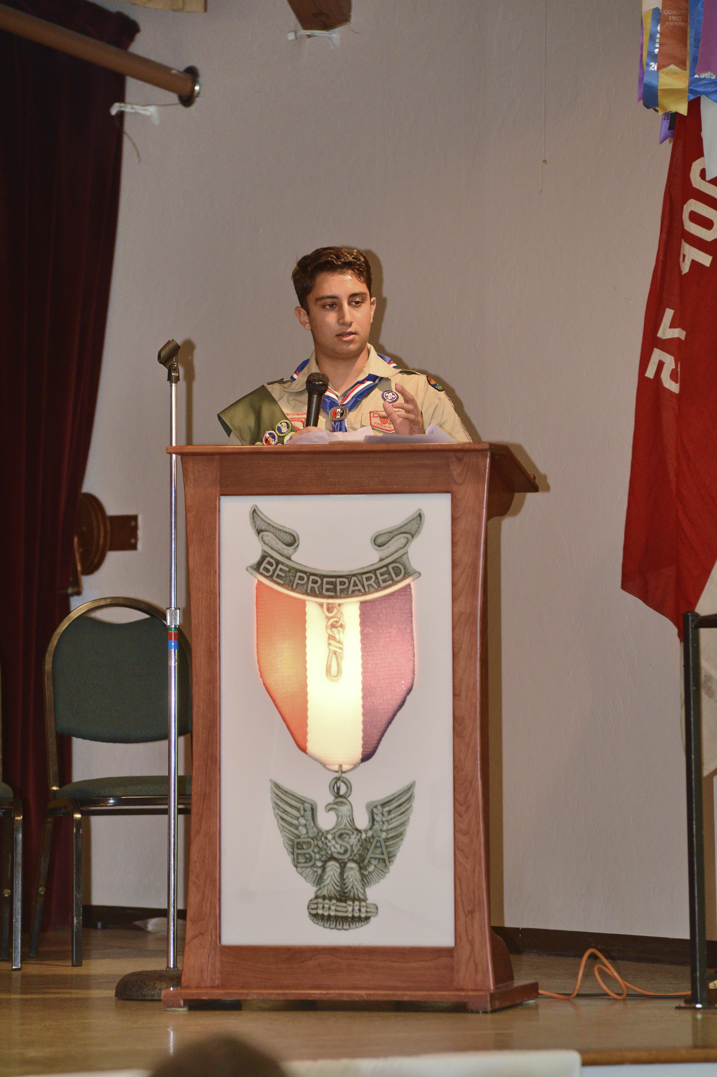 NIKON CORPORATION NIKON D600 70.0-200.0 mm f/2.8 200 mm 1/160 sec at f / 4.0 ISO 1600