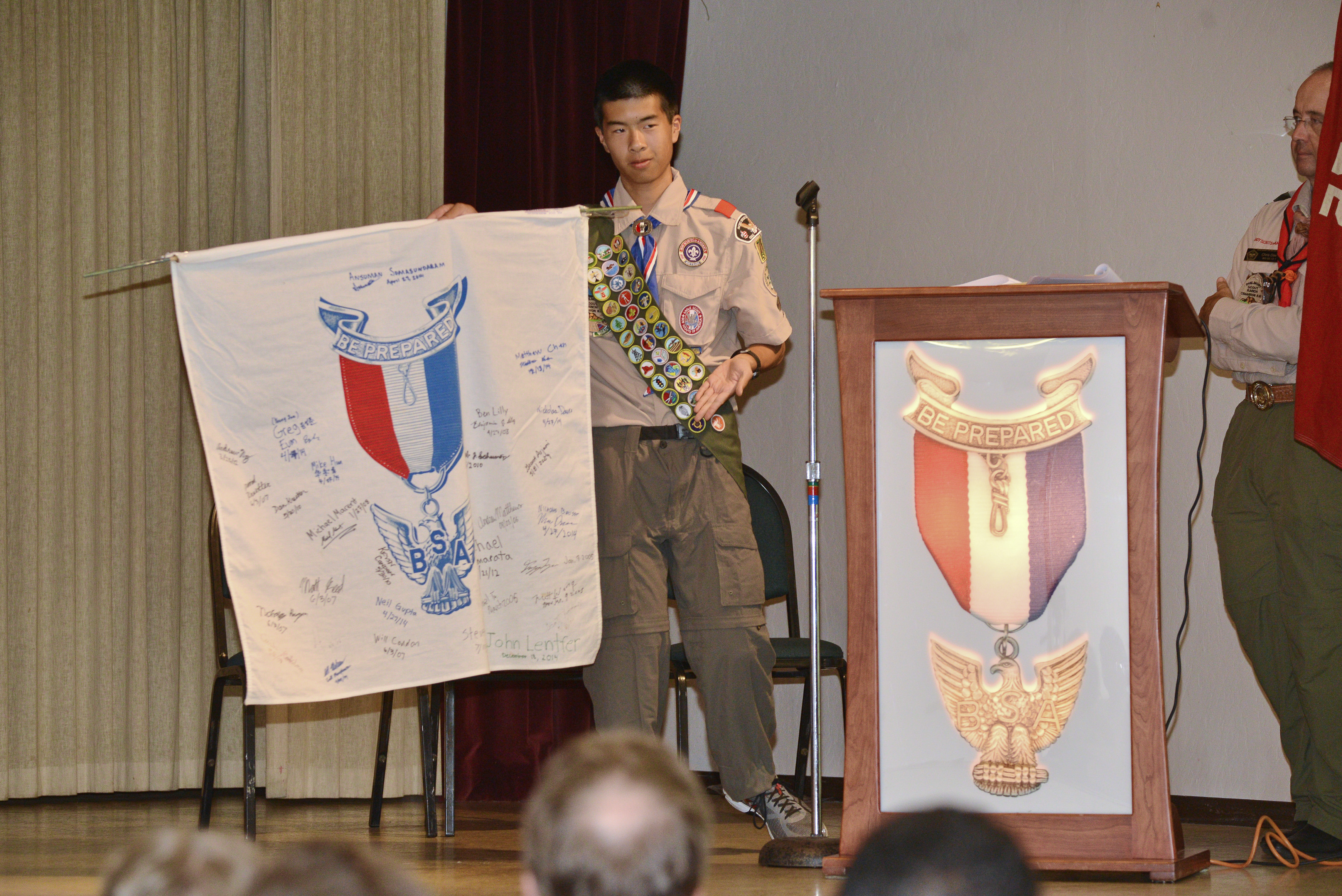 NIKON CORPORATION NIKON D600 70.0-200.0 mm f/2.8 135 mm 1/160 sec at f / 4.5 ISO 1600