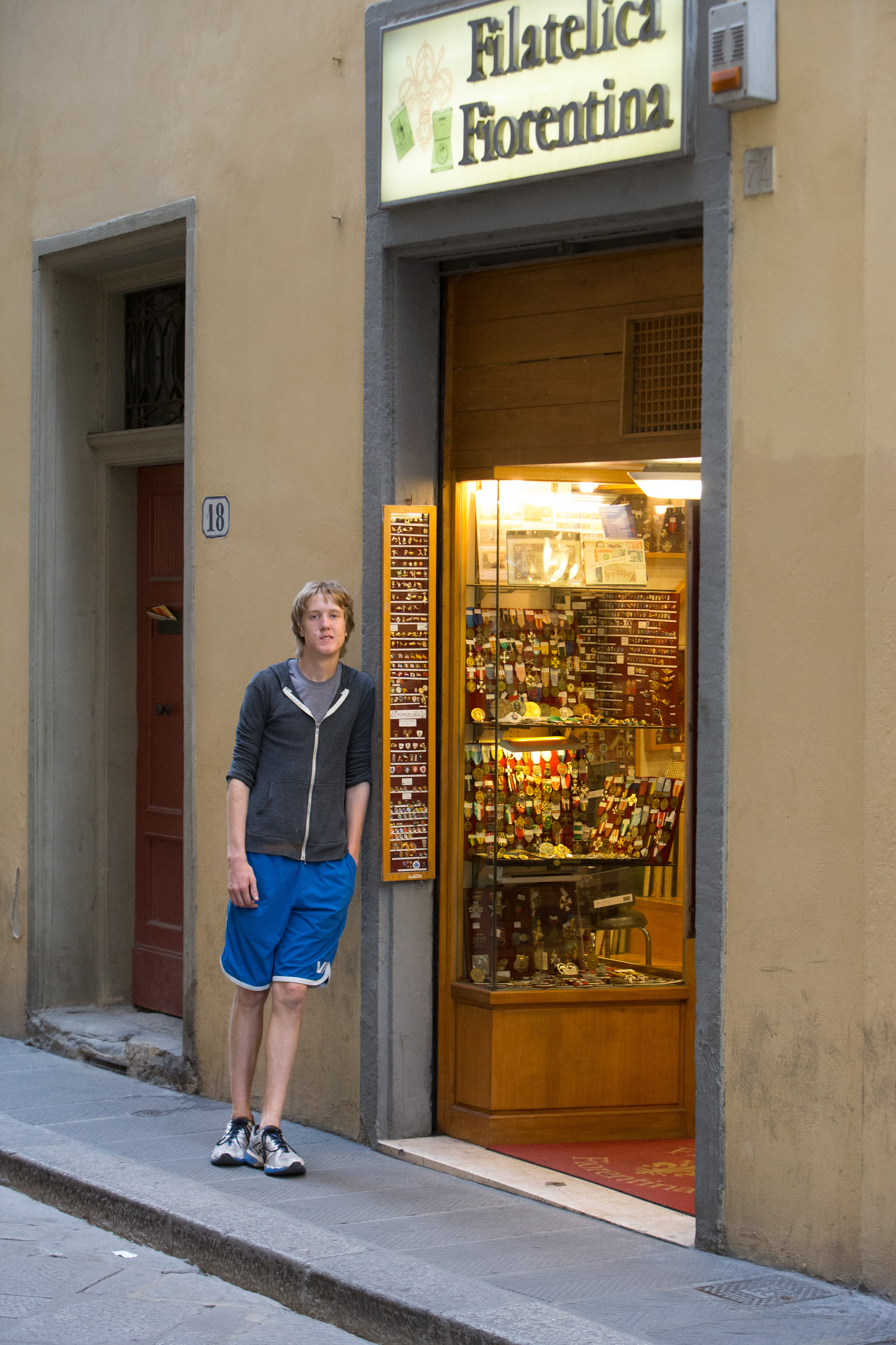 Canon Canon EOS-1D X EF70-200mm f/2.8L IS USM 80 mm 1/200 sec at f / 5.0 ISO 4000