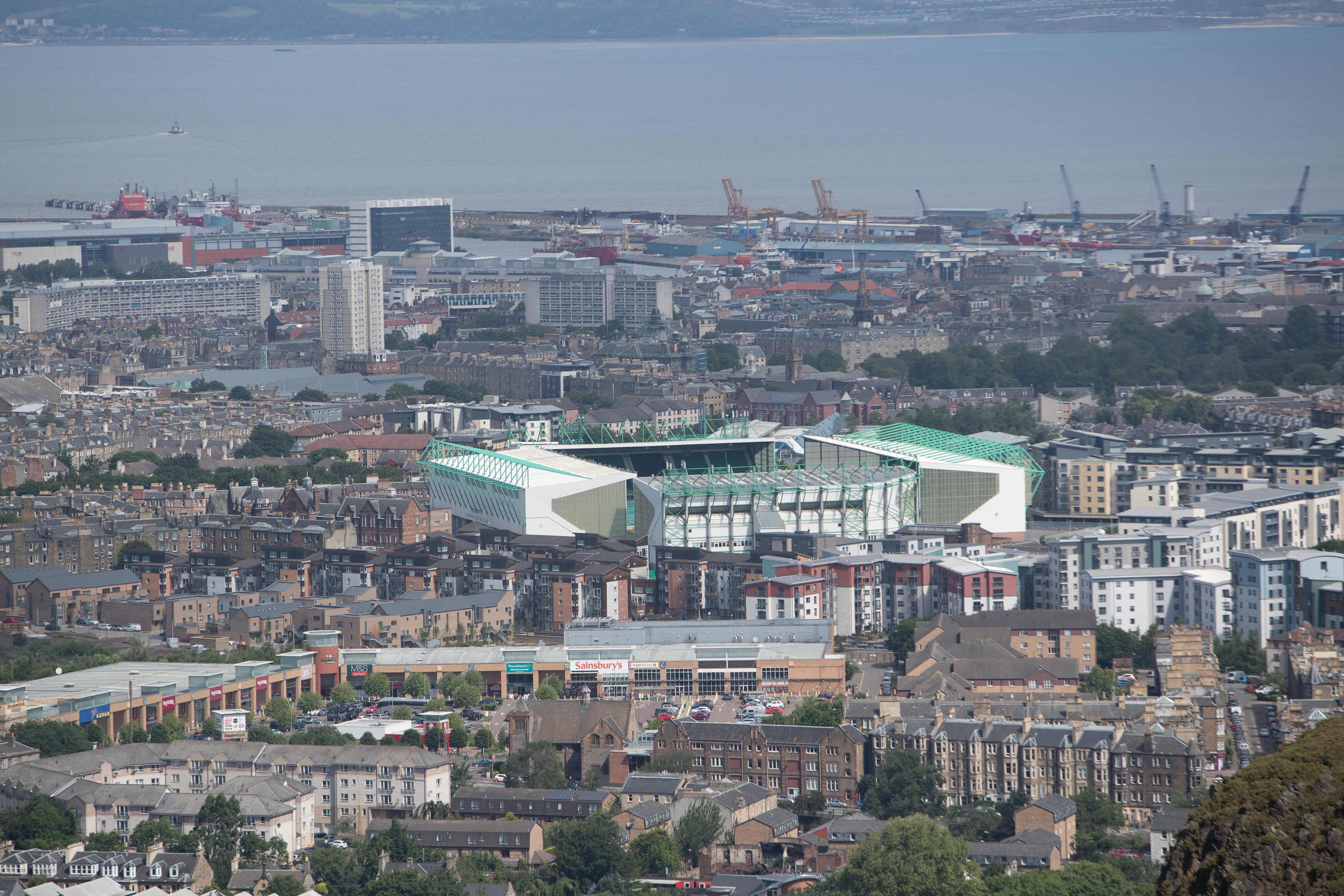 Canon Canon EOS-1D X Mark II EF70-200mm f/2.8L IS USM 200 mm 1/640 sec at f / 5.0 ISO 100