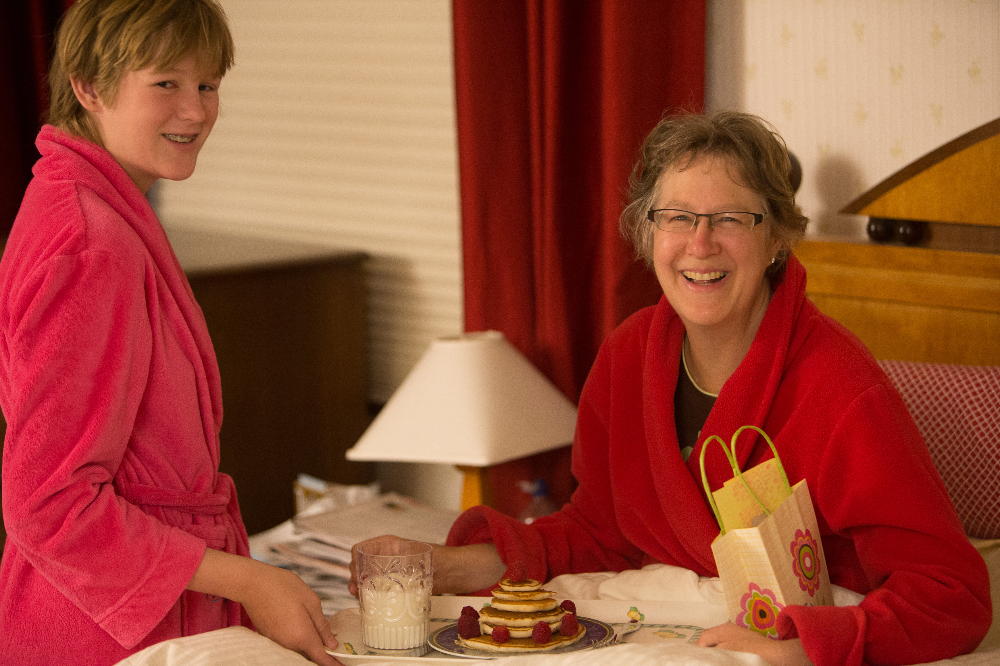 Canon Canon EOS-1D X EF70-200mm f/2.8L IS USM 90 mm 1/100 sec at f / 2.8 ISO 4000