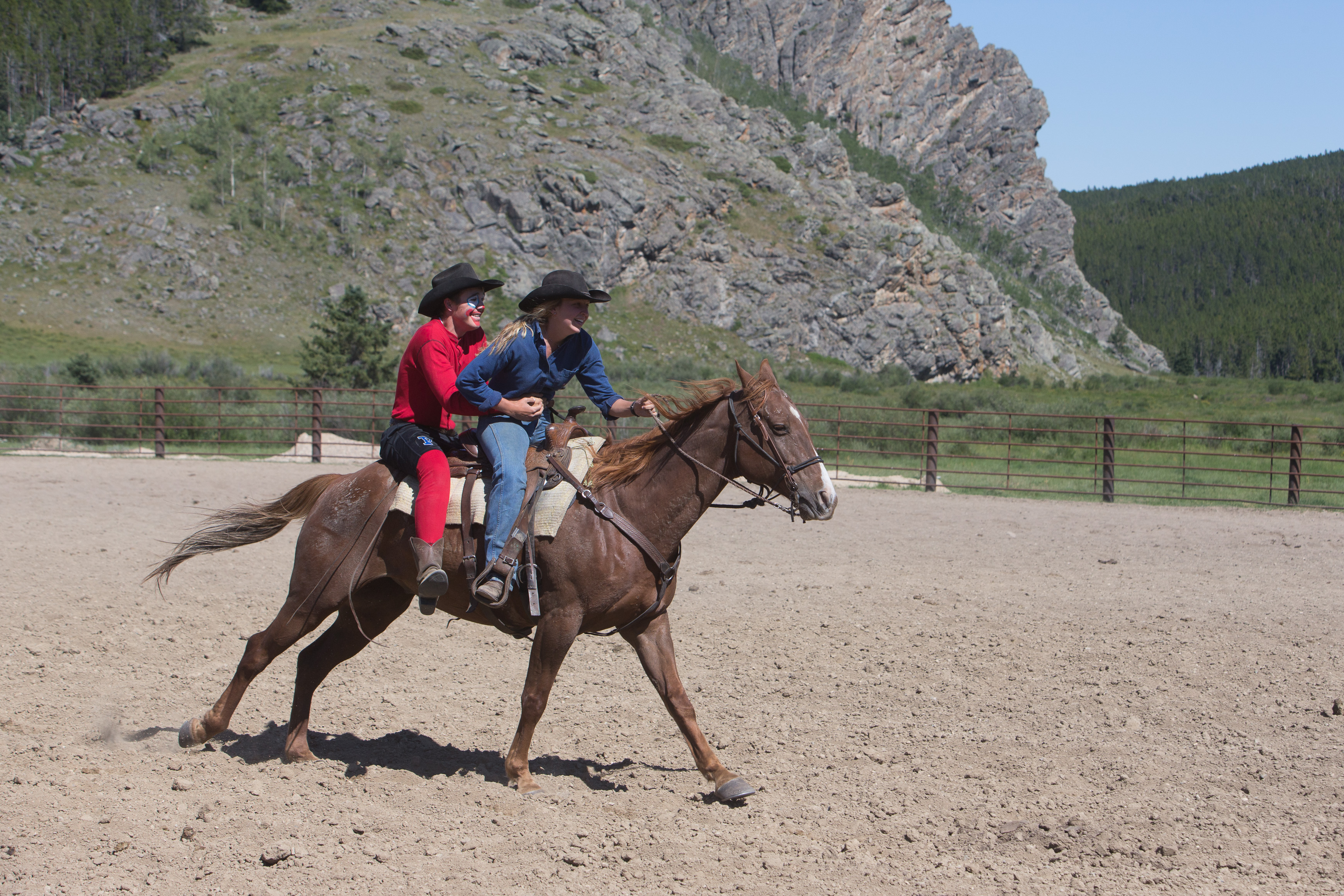 Canon Canon EOS-1D X EF70-200mm f/2.8L IS USM 85 mm 1/1600 sec at f / 7.1 ISO 500