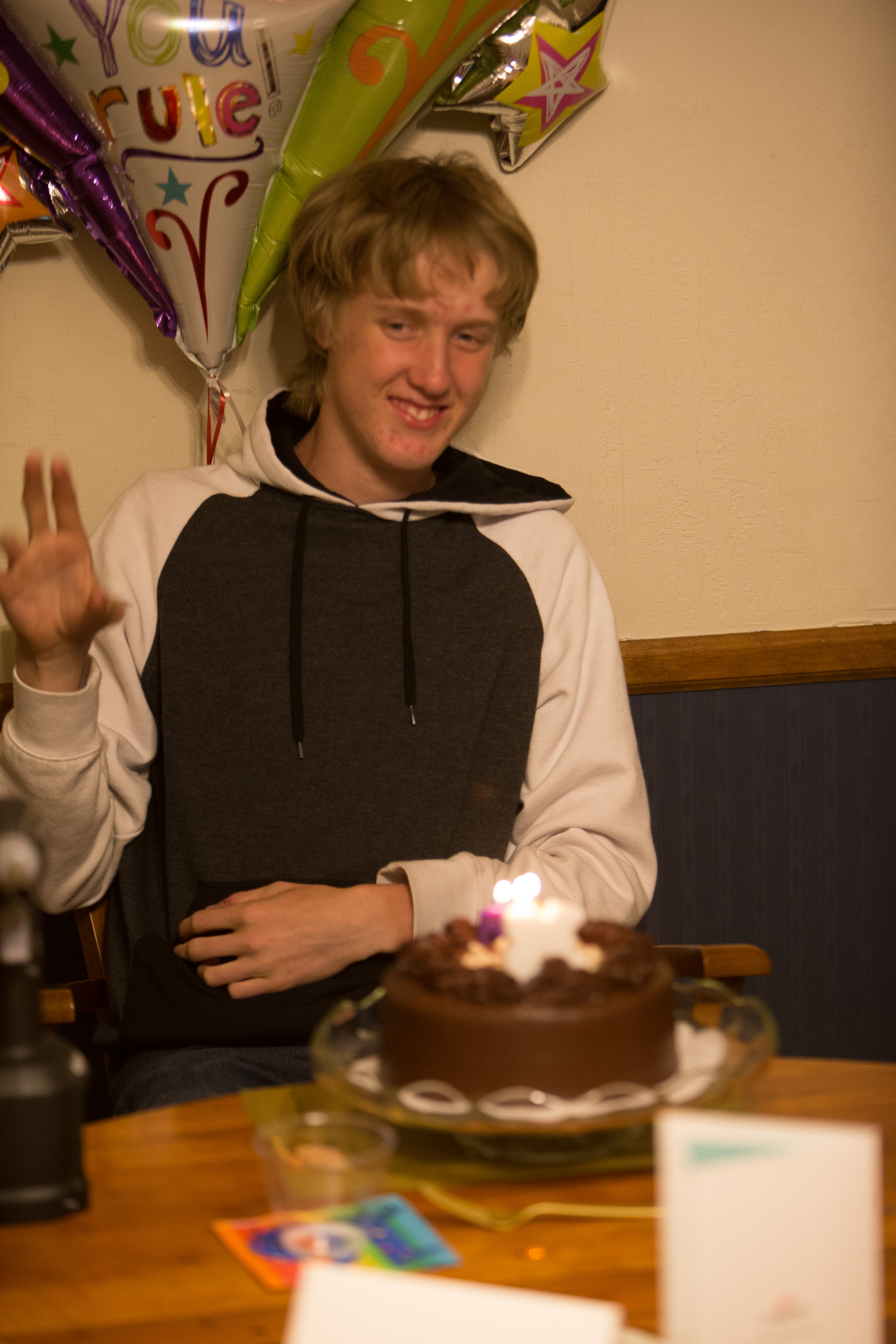 Canon Canon EOS-1D X EF70-200mm f/2.8L IS USM 110 mm 1/100 sec at f / 2.8 ISO 2500