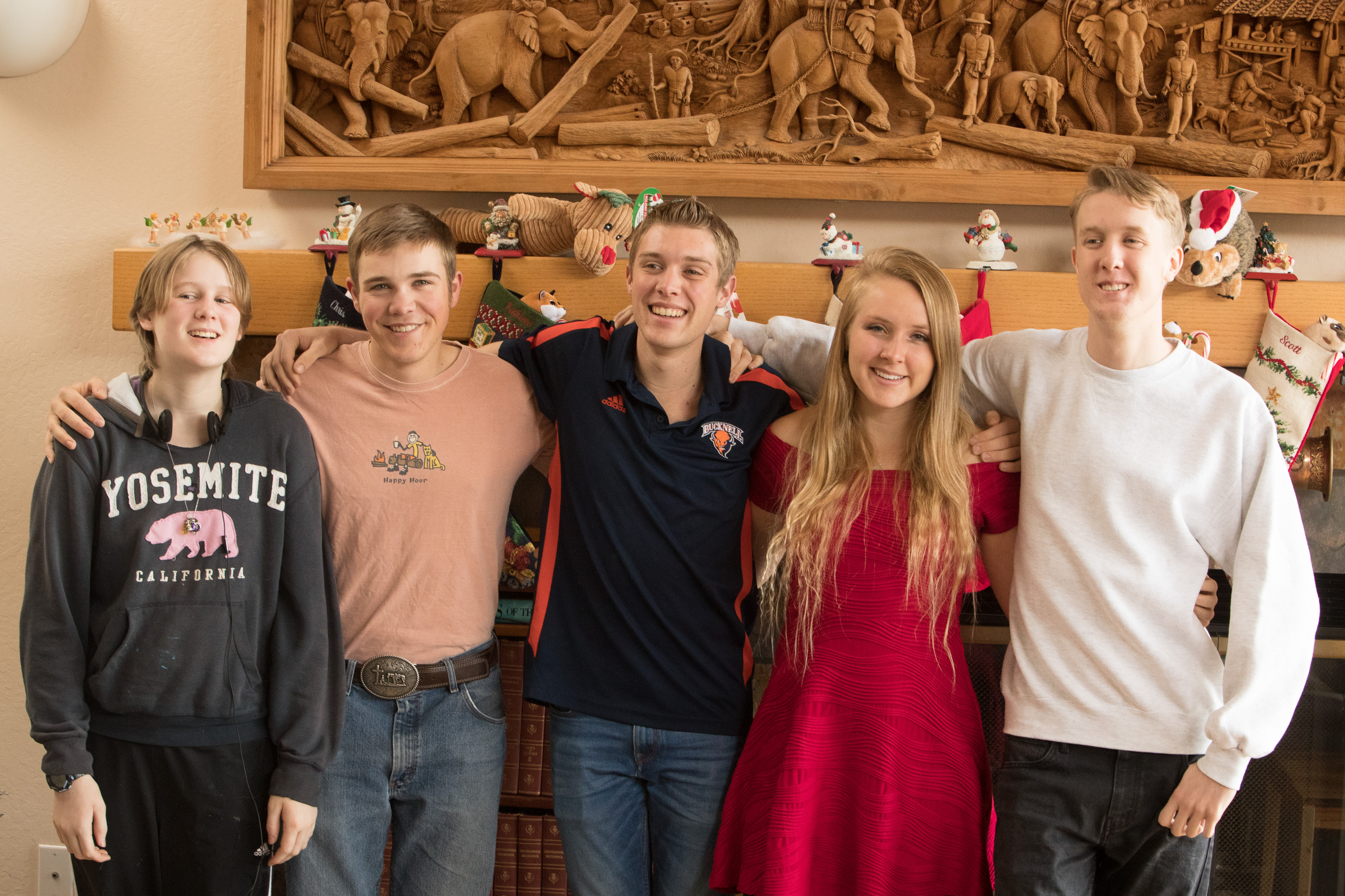 Canon Canon EOS-1D X Mark II EF70-200mm f/2.8L IS USM 75 mm 1/80 sec at f / 9.0 ISO 4000